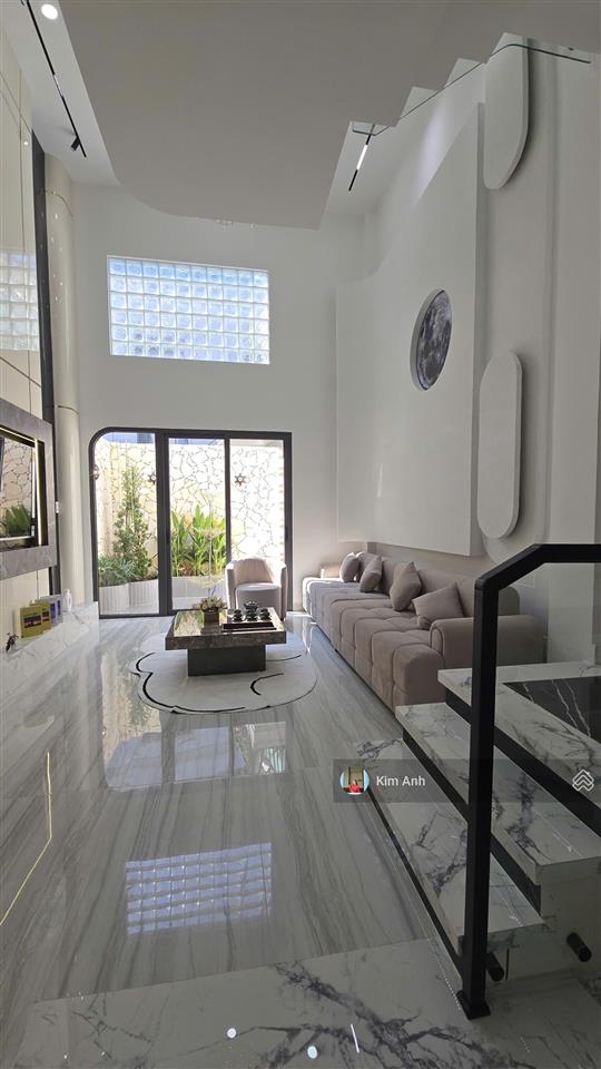 Nhà xây kĩtâm huyết, bán nhà 4 tầng, cách pvđ 30m, đường trước nhà 8m có vỉa hè, đầy đủ nội thất