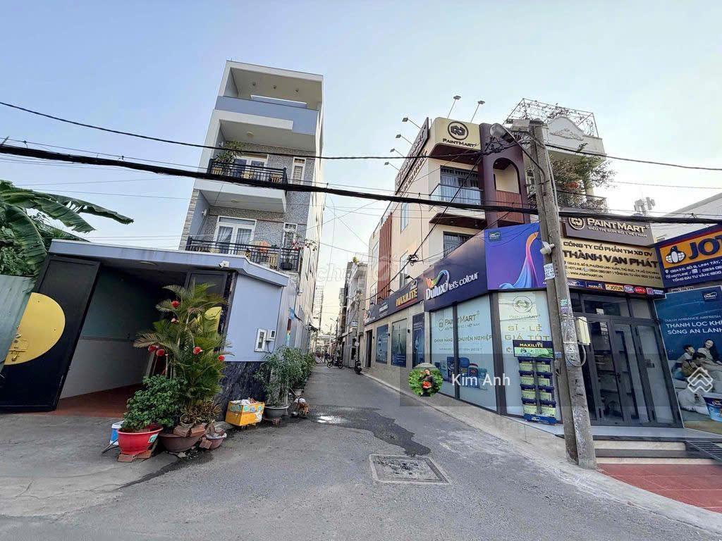 Vip! nhà 3 tầng ngang 8.65m vuông vức, hoàn công đầy đủ, sát phạm văn đồng, ô tô thoải mái