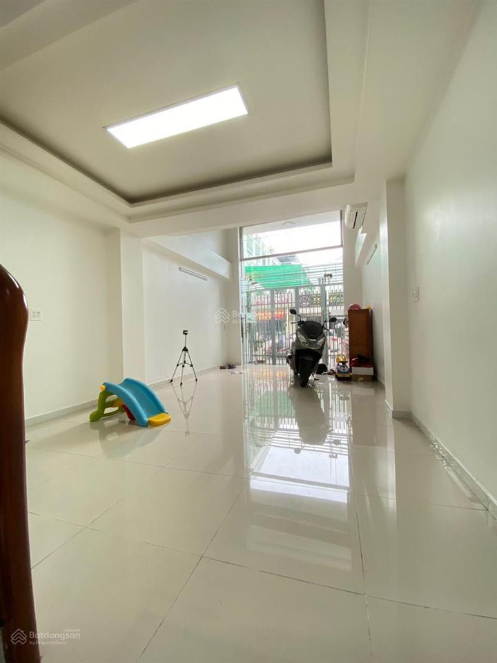 Cho thuê nhà mặt tiền 6 tầng đ.tân thành gần bệnh viện chợ rẫy thuận tiện mở vp, phòng khám, ở