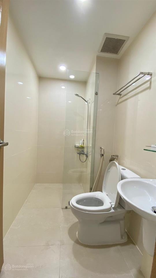 Cho thuê nhà mặt tiền 6 tầng đ.tân thành gần bệnh viện chợ rẫy thuận tiện mở vp, phòng khám, ở