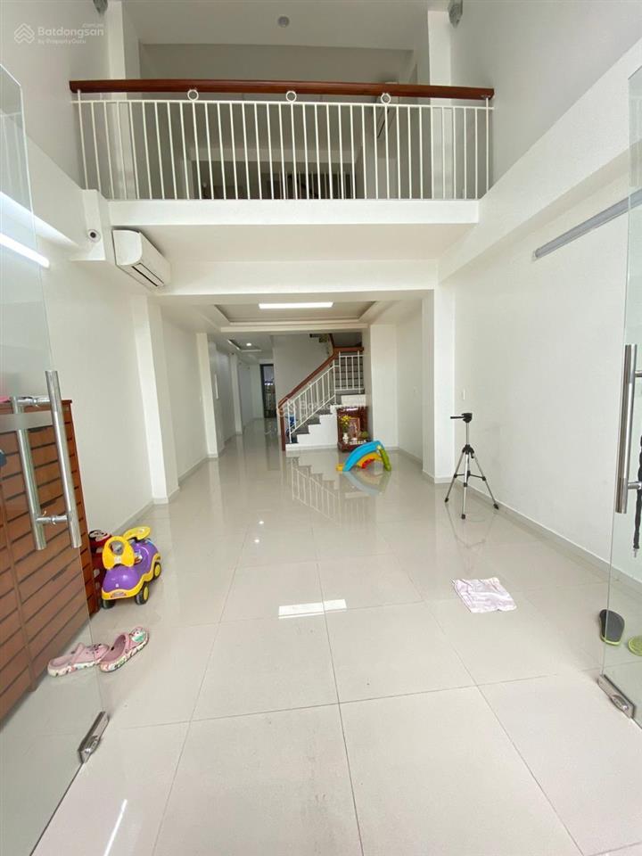 Cho thuê nhà mặt tiền 6 tầng đ.tân thành gần bệnh viện chợ rẫy thuận tiện mở vp, phòng khám, ở
