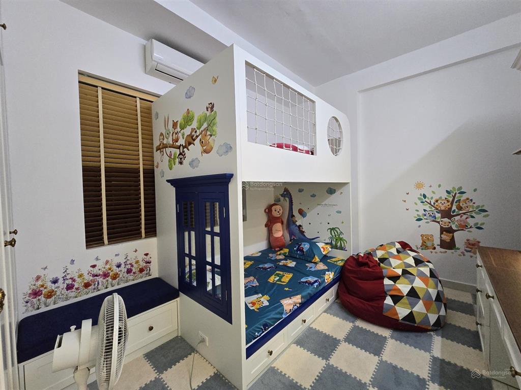 Cho thuê nhà chính chủ ngõ 9 võ chí công, cầu giấy 30m2 x 4 tầng, 2 phòng ngủ, đầy đủ nội thất