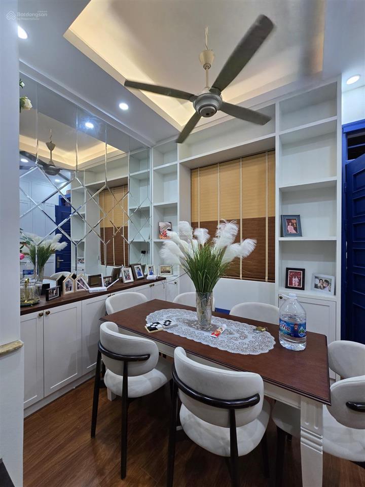 Cho thuê nhà chính chủ ngõ 9 võ chí công, cầu giấy 30m2 x 4 tầng, 2 phòng ngủ, đầy đủ nội thất