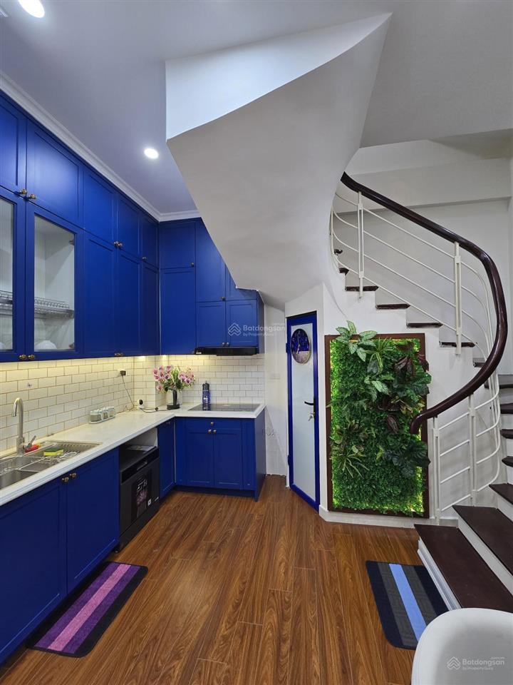 Cho thuê nhà chính chủ ngõ 9 võ chí công, cầu giấy 30m2 x 4 tầng, 2 phòng ngủ, đầy đủ nội thất