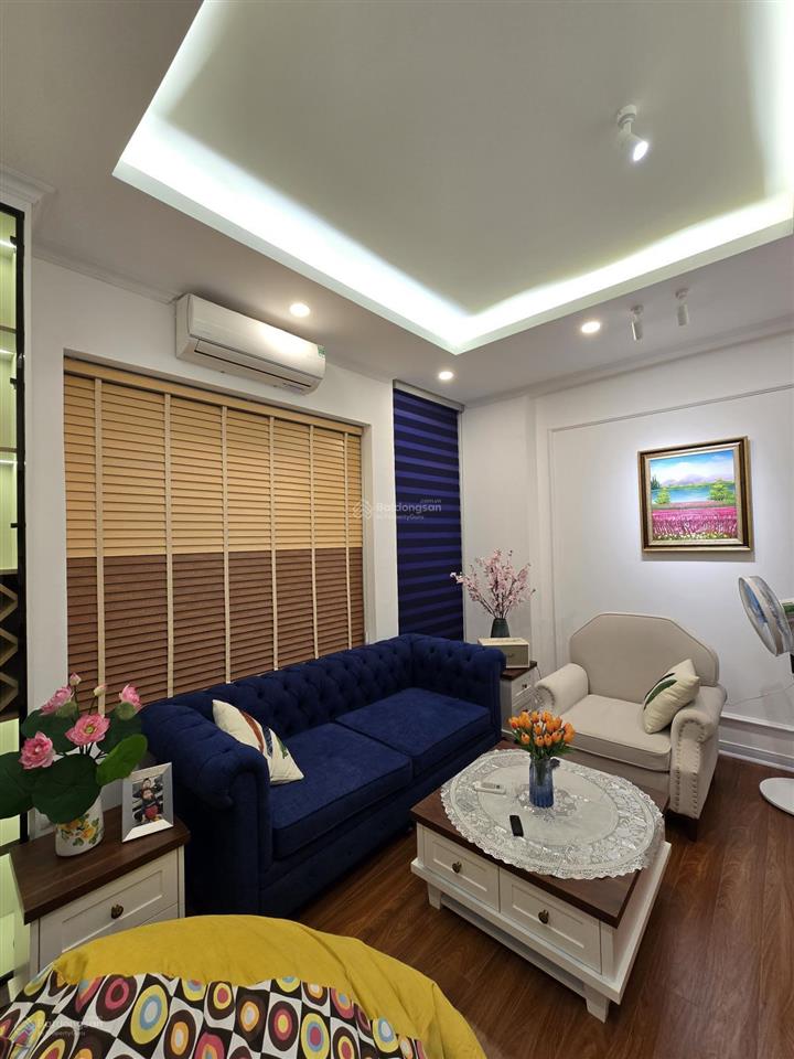 Cho thuê nhà chính chủ ngõ 9 võ chí công, cầu giấy 30m2 x 4 tầng, 2 phòng ngủ, đầy đủ nội thất