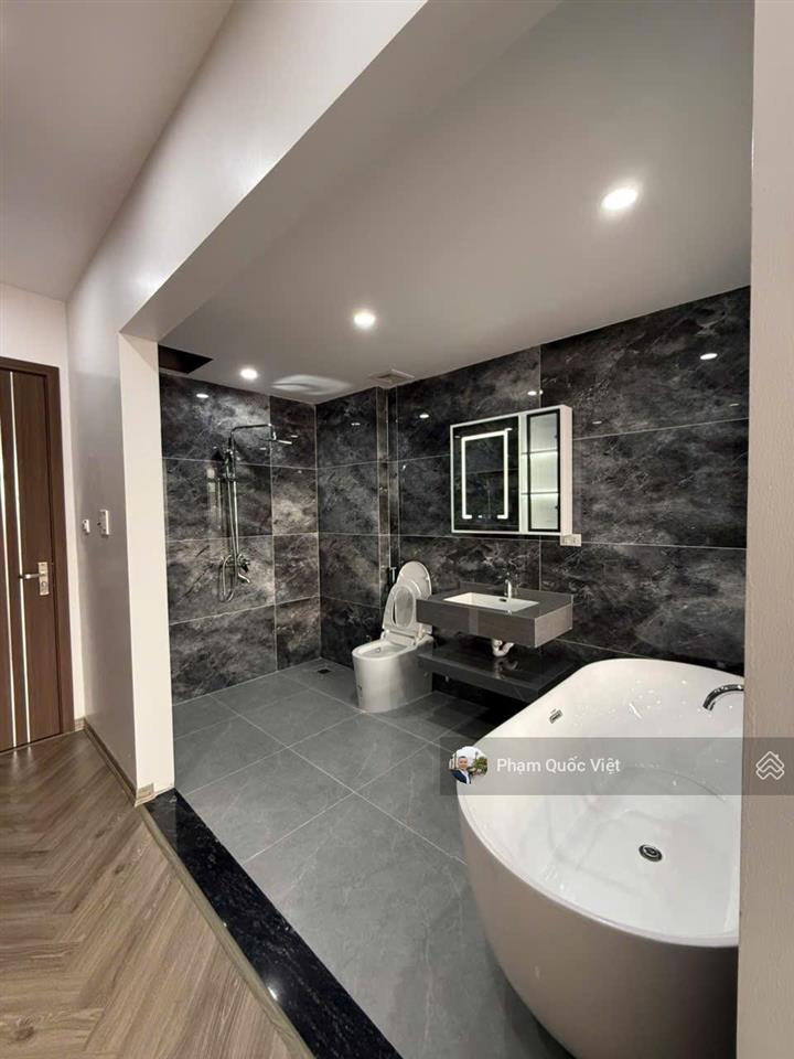 Bán nhà long biên nguyễn văn cừ bồ đề hà nội nhà 7 tầng + tum dt 52 m gara ô tô 7 chỗ