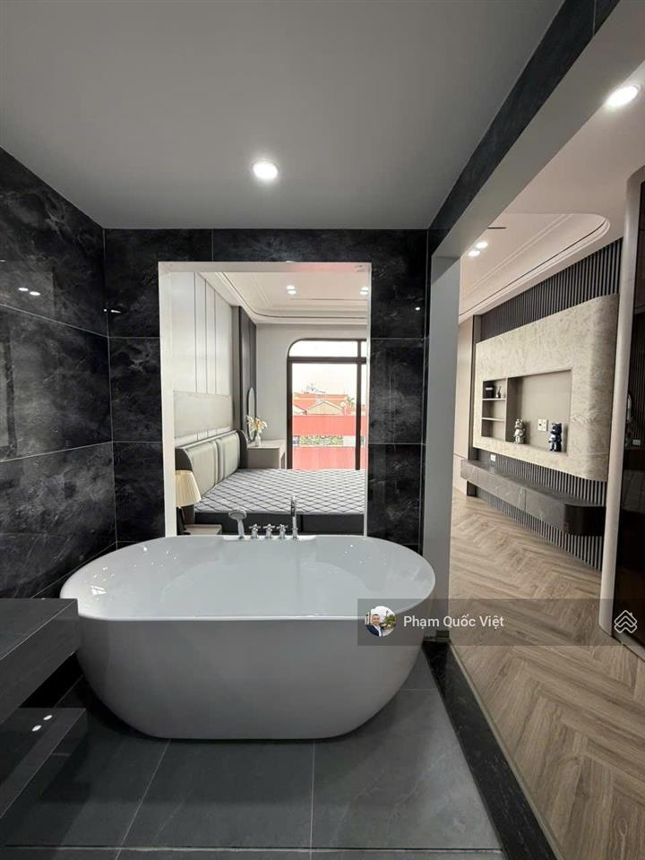 Bán nhà long biên nguyễn văn cừ bồ đề hà nội nhà 7 tầng + tum dt 52 m gara ô tô 7 chỗ