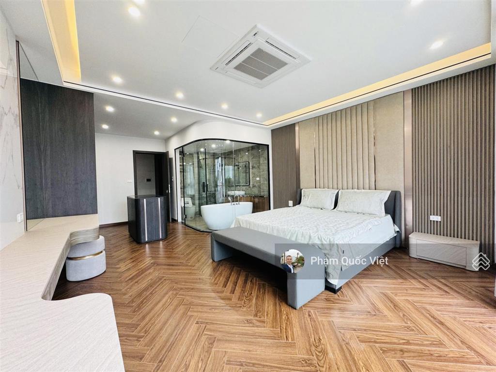 Bán nhà gần aeon mall nguyễn văn cừ, 7.5 tầng, gara rộng, ngõ thông, 55m