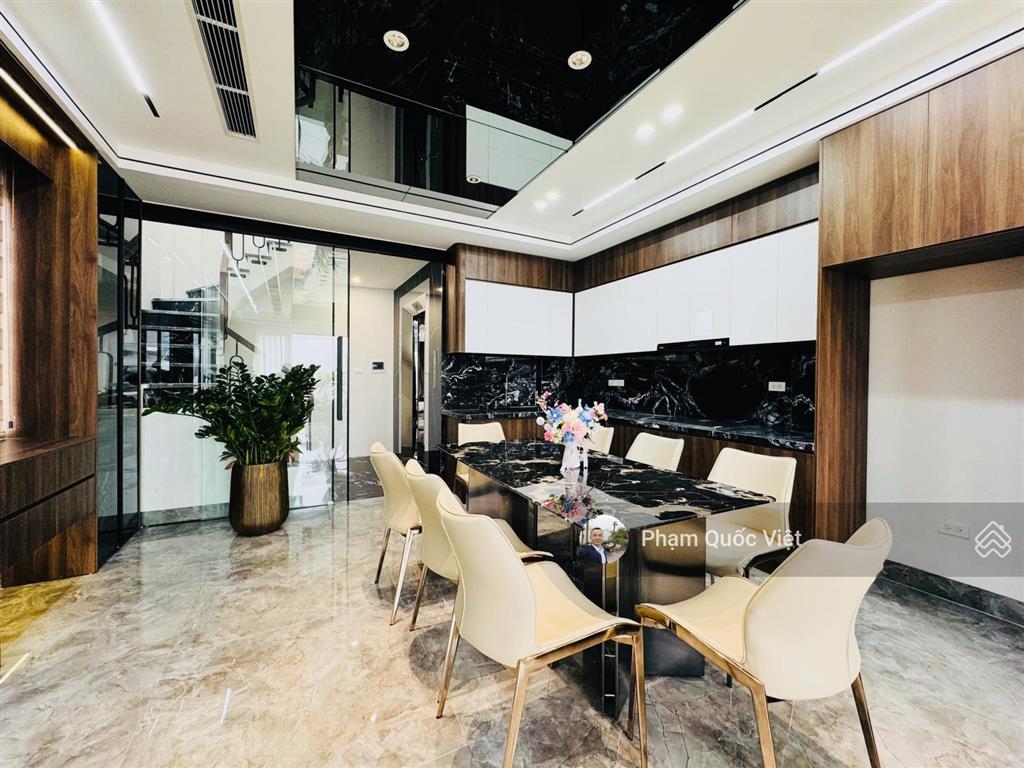 Bán nhà gần aeon mall nguyễn văn cừ, 7.5 tầng, gara rộng, ngõ thông, 55m