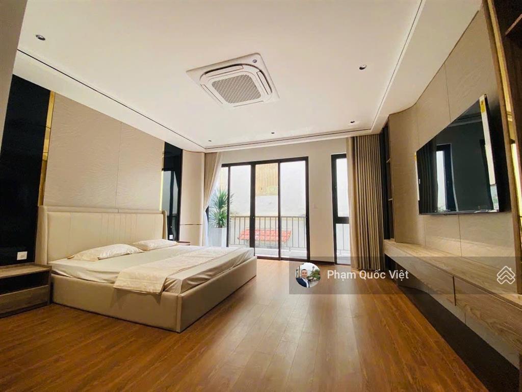 Nguyễn văn cừ bồ đề hà nội gần trục chính phố