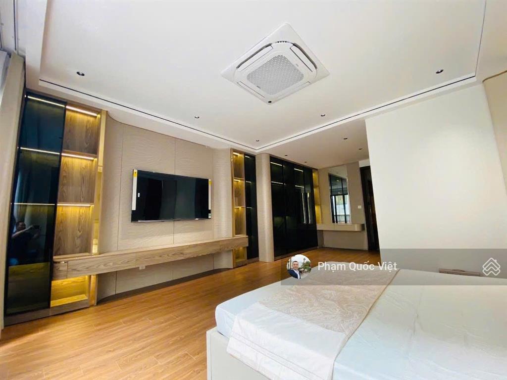 Nguyễn văn cừ bồ đề hà nội gần trục chính phố