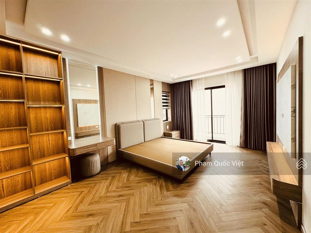 Bồ đề hồng tiến trường việt pháp gần cầu long biên