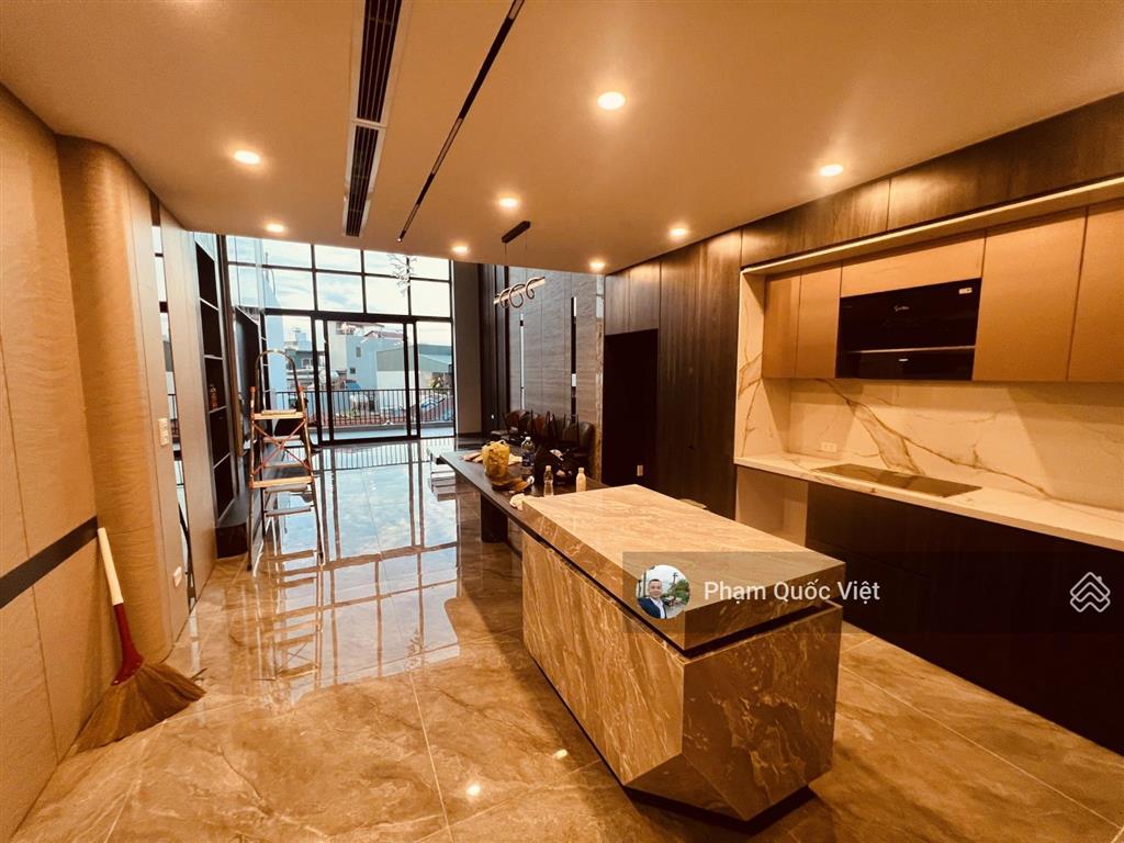 Bồ đề ngọc thụy hồng tiến. gần cầu chương & long biên.