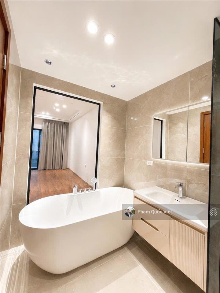 Hoa lâm nguyễn văn linh ngô gia tự gần bigc  long biên .