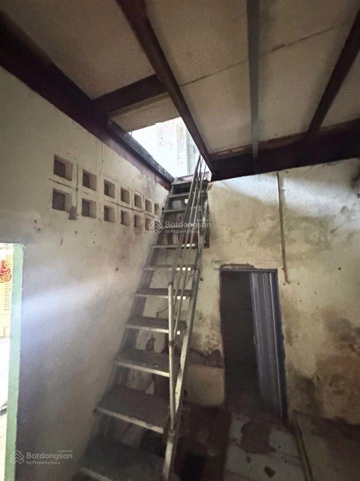 Nhà ngay lê văn quới, đs14. nhà cũ tiện xây mới  2 tầng  32m2 ngang 4m, hẻm xe hơi gần mặt tiền