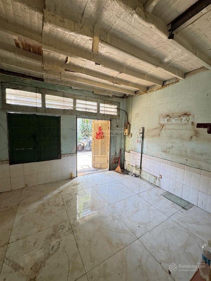 Nhà ngay lê văn quới, đs14. nhà cũ tiện xây mới  2 tầng  32m2 ngang 4m, hẻm xe hơi gần mặt tiền
