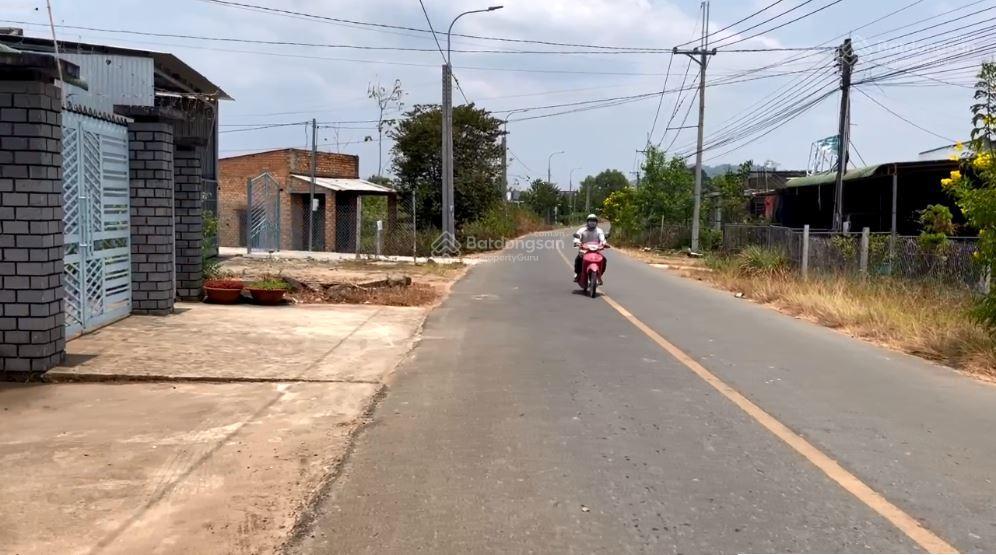 Cho thuê đất 9,342m2 có 300m2 thổ cư 3 mặt tiền phú xuân núi tượng xã tài lài đồng nai 18tr/th