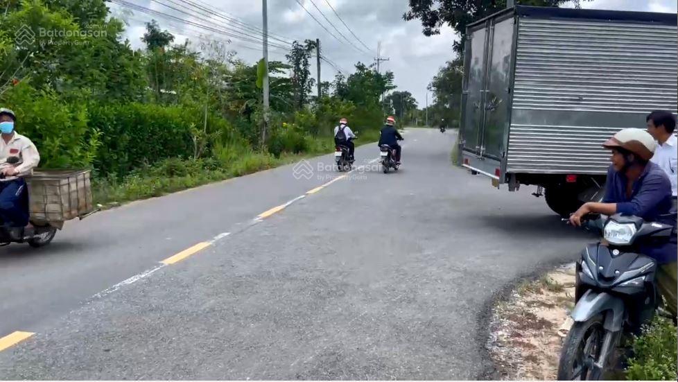 Cho thuê đất 9,342m2 có 300m2 thổ cư 3 mặt tiền phú xuân núi tượng xã tài lài đồng nai 18tr/th