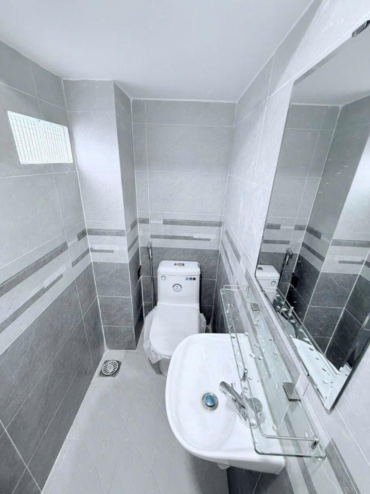 NHỎ XINH GIÁ MỀM NGAY LŨY BÁN BÍCH 3 TẦNG 2PN 3WC CHỈ 2.2 TỶ