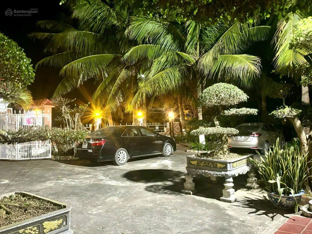 Bán khách sạn mặt tiền biển giao ninh, ninh bình, diện tích 2300 m2, 3 tầng, 25 phòng, giá 15 tỷ