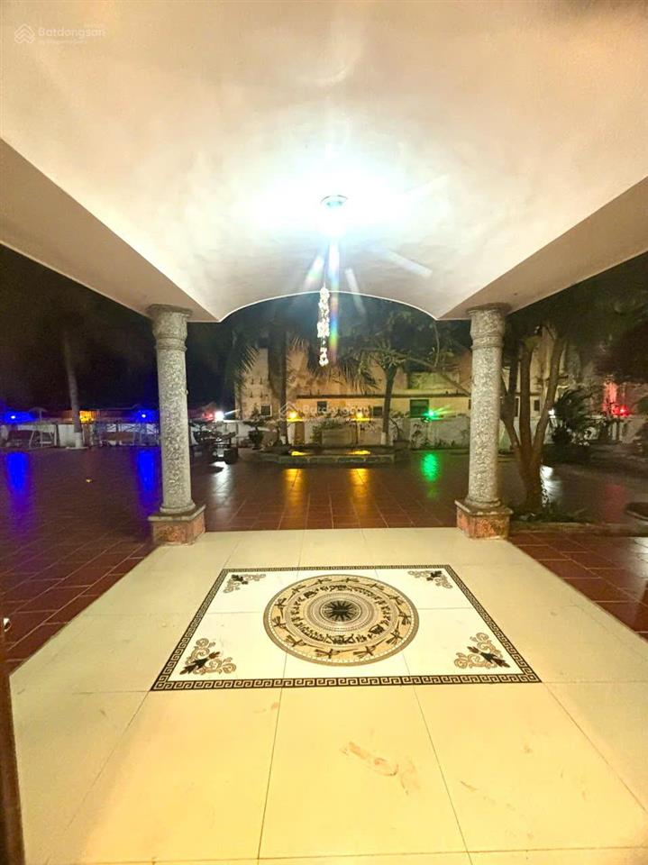 Bán khách sạn mặt tiền biển giao ninh, ninh bình, diện tích 2300 m2, 3 tầng, 25 phòng, giá 15 tỷ