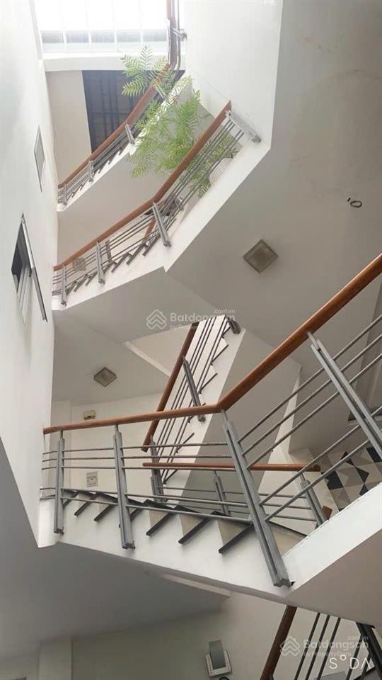 Biệt thự mini phú nhuận cách mt chỉ 3 căn nhà. vị trí giáp quận 1  1t 3l có 4 pn master rộng rãi