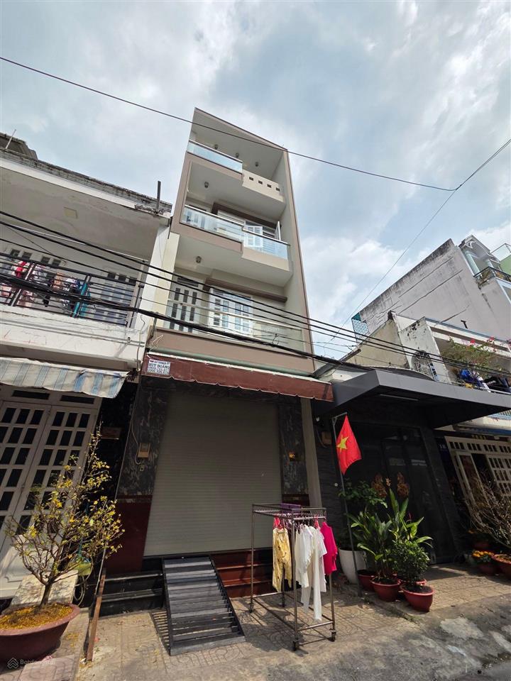 Chỉ 7 tỷ có ngay nhà mới 4 tầng mới đẹp  khu vip tên lửa ngay sát công viên