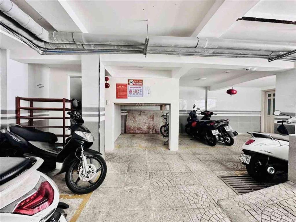 Gấp bán chdv mặt tiền chợ bà chiểu  6,8x11,5m, 68m2, hầm 6 tầng, thang máy  khoán 70tr/tháng