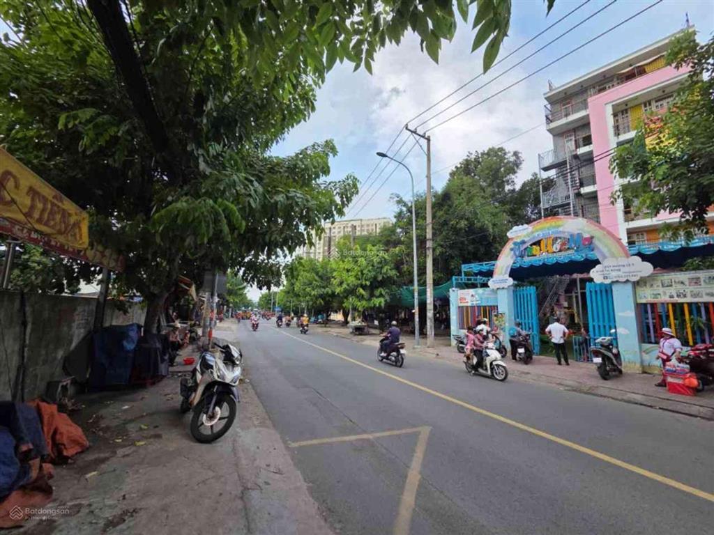 Tòa nhà 3 mặt tiền hương lộ 2 ngay coop mart, diện tích lớn 300m2, ngang 10, hầm 7 tầng, thang máy