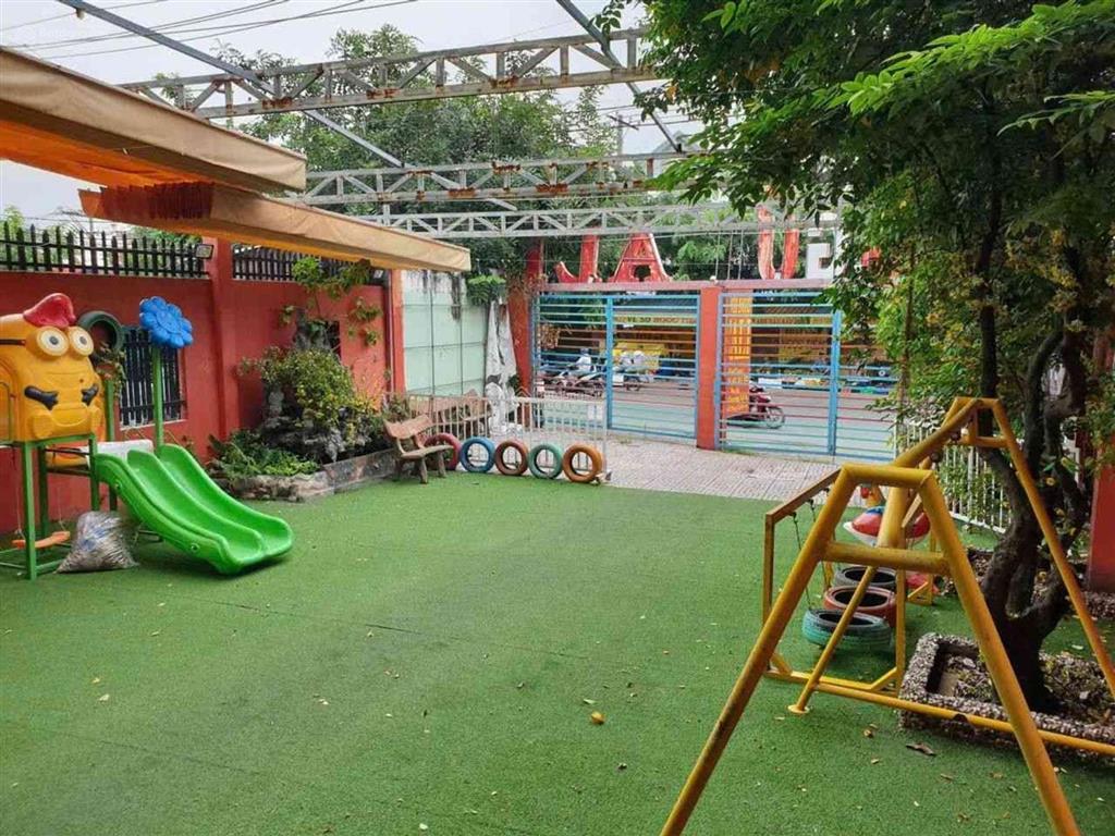 Tòa nhà 3 mặt tiền hương lộ 2 ngay coop mart, diện tích lớn 300m2, ngang 10, hầm 7 tầng, thang máy