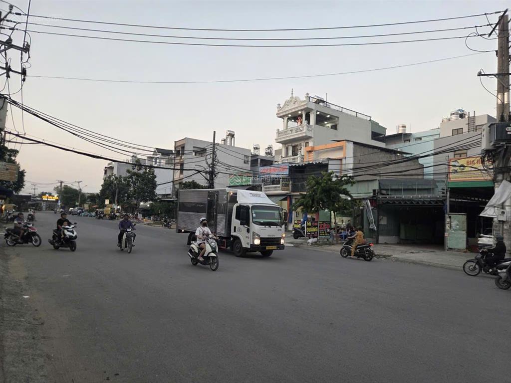 Lô góc 15x17m, vip mặt tiền đường bình thành, ngay chợ kd sầm uất ngày đêm