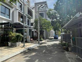 Nhà có sẵn 1 trệt 3 lầu, 3ty350 bao mọi phí thuế