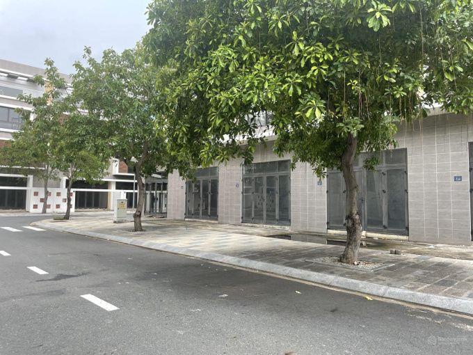 Nhà sẵn 1 trệt 3 lầu, gần cao đẳng dầu khí, 3ty3 bao hết.