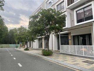 Nhà liền kề 5x18m. 1 trệt 3 lầu. Ngay trung tâm bà rịa giá 3ty3 (100%)