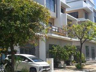 Nhà sẵn 5x18.5m, 1 trệt 3 lầu ngay trung tâm hành chính bà rịa. 3ty3 bao hết.