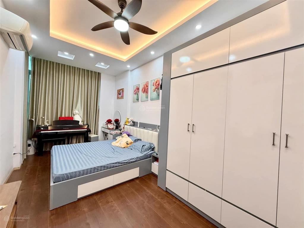 Bán nhà mặt phố đồng cổ, tây hồ dt 45m 5 tầng.mặt phố kinh doanh sầm uất, có vỉa hè rộng 10m