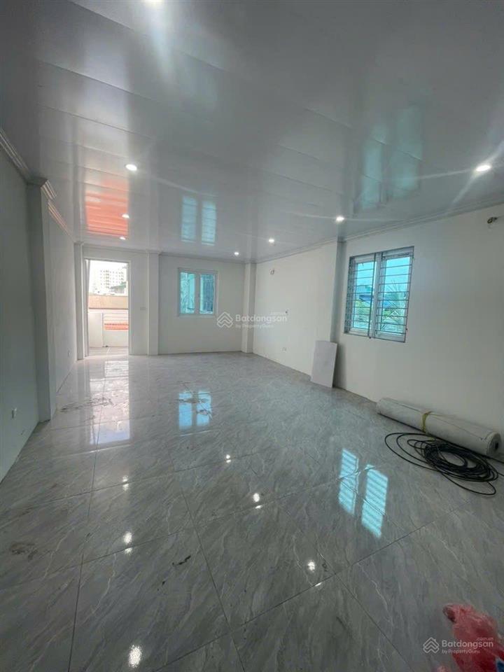 Mặt phố kim đồng hoàng mai. dt 70m 6 tầng giá 29,8 tỷ.vị trí đắc địa, kinh doanh đỉnh.