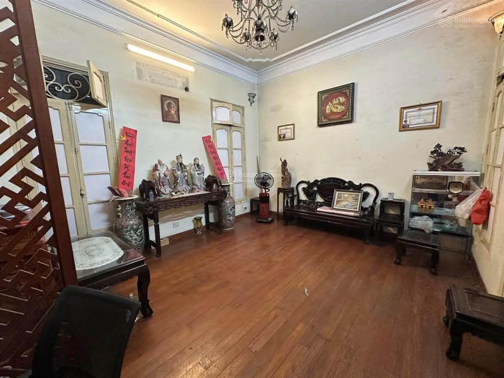 Bán nhà mặt phố hoàng cầu, đống đa, kinh doanh sầm uất ngày đêm, vỉa hè rộng. diện tích 185m2 54 tỷ