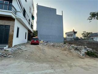 Cần bán 36m2 trung tâm thị trấn Chúc Sơn. Giá 2.x tỷ (nhẹ).