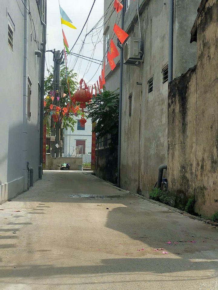 Bán đất thị trấn Chúc Sơn, Chương Mỹ. DT 93m2, giá rẻ 3.35 tỷ. 