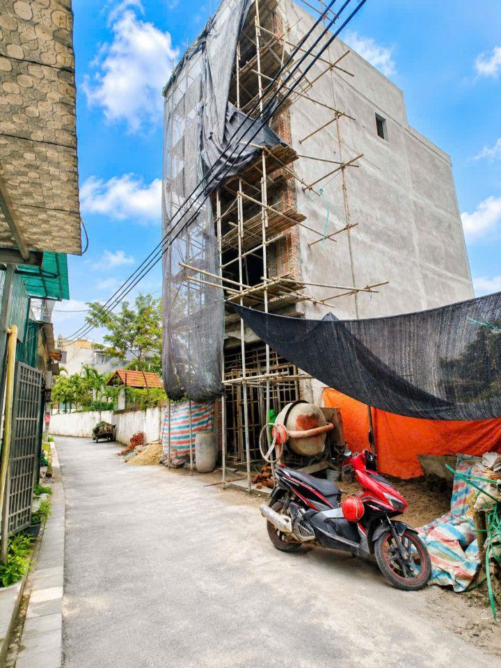Nhà đẹp quá, đi tí là ra tỉnh lộ 419 rồi. Ngay gần trường cấp 3 Chúc Sơn.