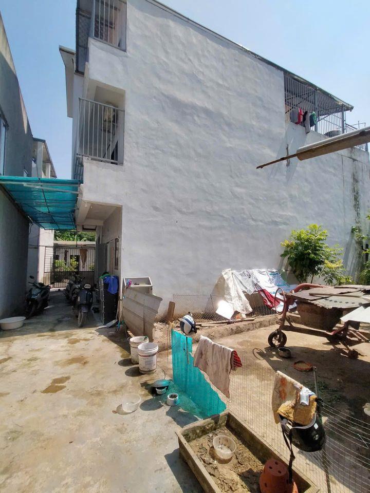 Cần bán gấp đất gần chợ Cống Chúc Sơn, cách quốc lộ 6 300m. Giá rẻ 2.x tỷ.
