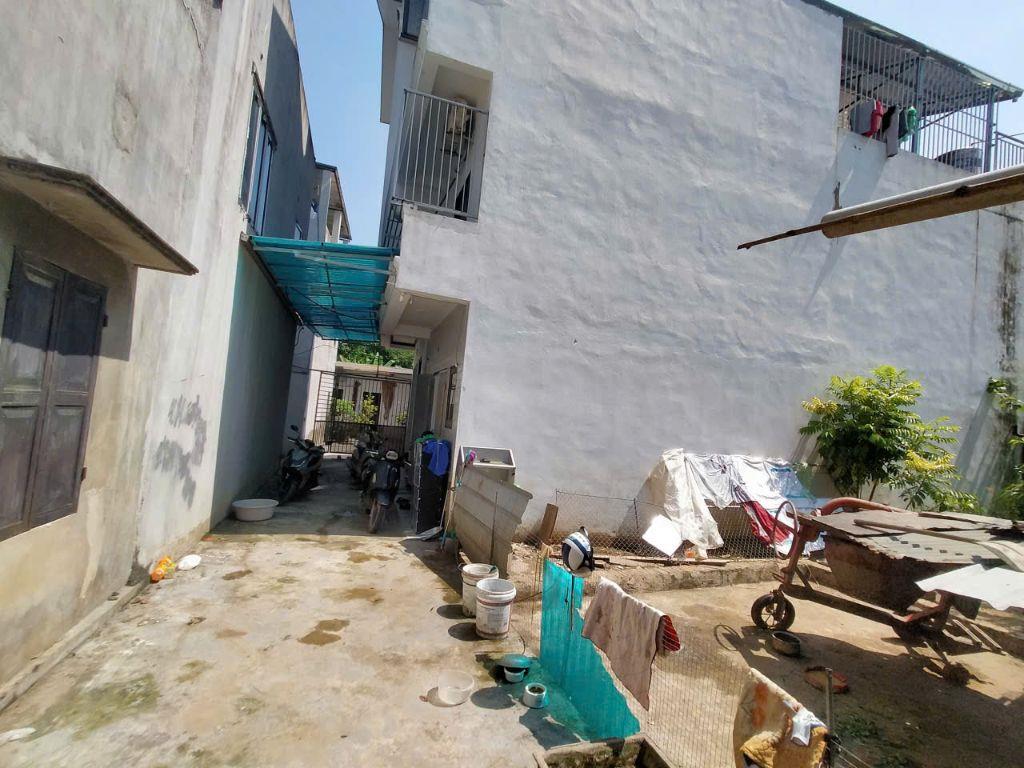 Cần bán gấp đất gần chợ Cống Chúc Sơn, cách quốc lộ 6 300m. Giá rẻ 2.x tỷ.