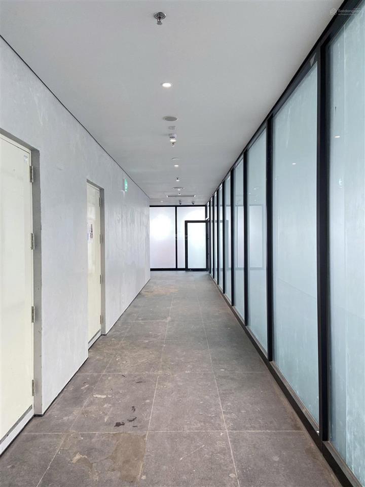 Cho thuê văn phòng tại lotte mall lạc long quân, giá 868 nghìn/m2/th chưa gồm pdvu dt 1400 m2