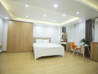 Căn hộ dịch vụ phố linh lang cho thuê căn studio 45m2. giá thuê căn hộ 7.89 tr/tháng