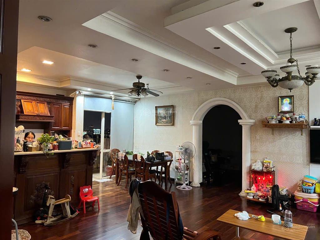 Bán căn hộ 3 phòng ngủ  dt 140m2 cao ốc an thịnh q2 giá 9.3 tỷ thương lượng