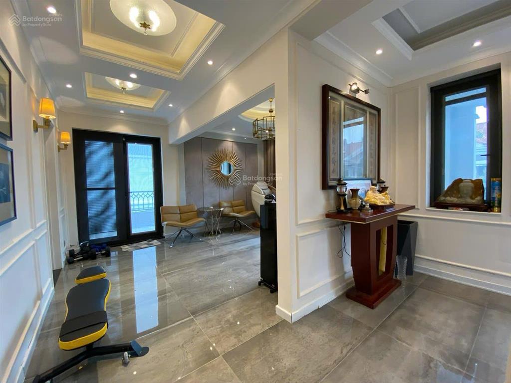 Cho thuê bt đơn lập pmh  q7, dt 272m2, 4 phòng ngủ, nhà đẹp nội thất cao cấp.giá thuê 115tr/tháng