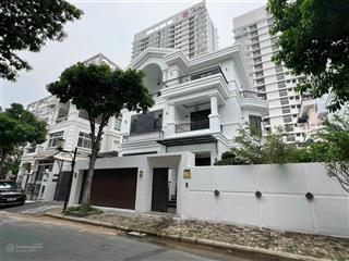 Cho thuê bt đơn lập pmh  q7, dt 272m2, 4 phòng ngủ, nhà đẹp nội thất cao cấp.giá thuê 118tr/tháng