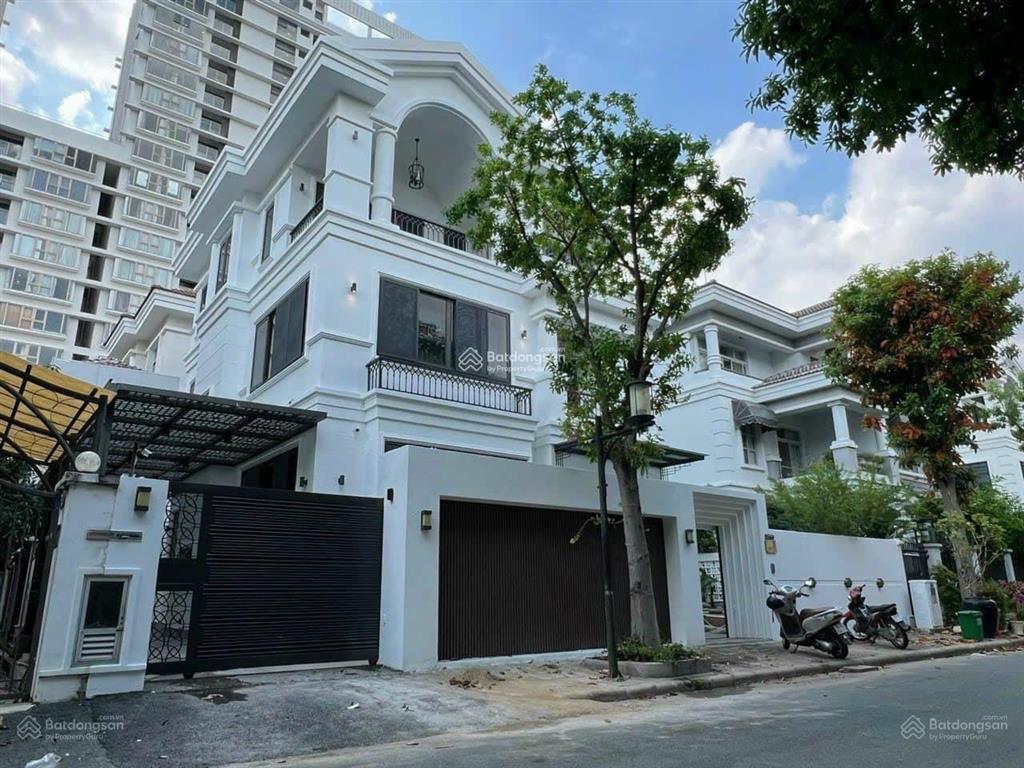 Cho thuê bt đơn lập pmh  q7, dt 272m2, 4 phòng ngủ, nhà đẹp nội thất cao cấp.giá thuê 115tr/tháng