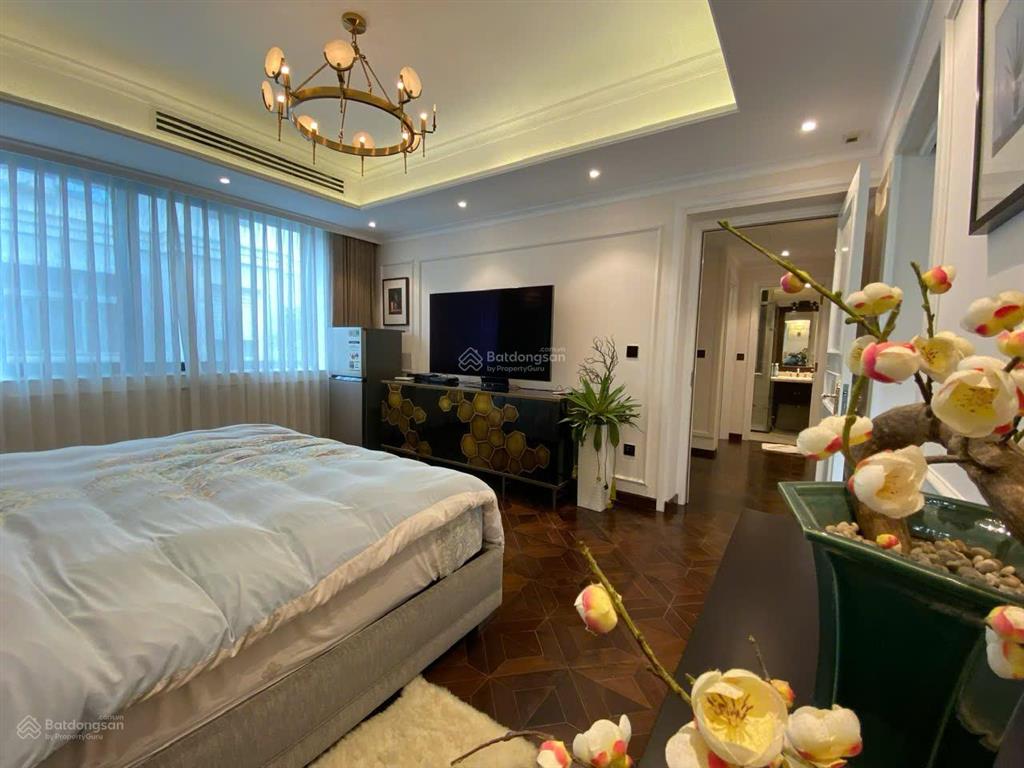 Cho thuê bt đơn lập pmh  q7, dt 272m2, 4 phòng ngủ, nhà đẹp nội thất cao cấp.giá thuê 115tr/tháng